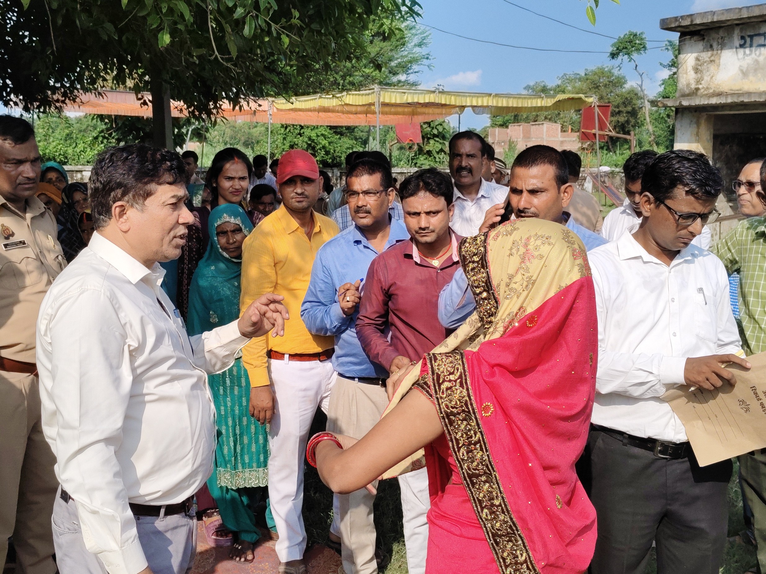 सरकारी राशन की दुकान के चयन के लिए चुनाव संपन्न हुआ। - Dainik Bhaskar