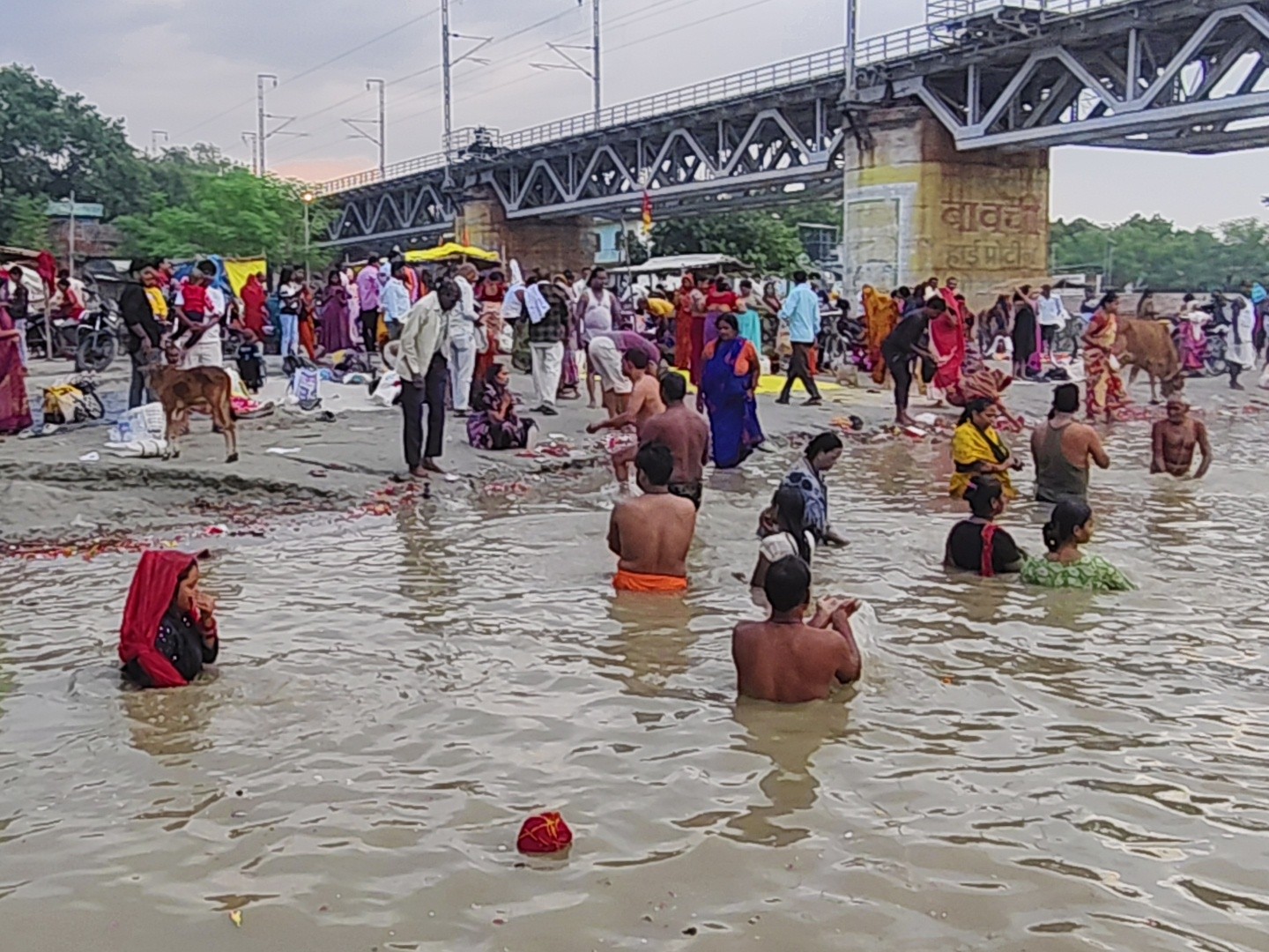 Netua Crowds gathered at the Ganga Ghats on Sharad Purnima in Netua