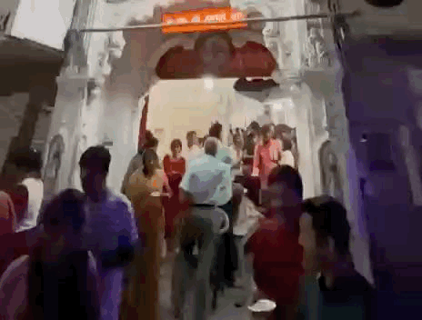 पेच के बालाजी मंदिर में मध्य रात्रि में खीर प्रसाद वितरित किया गया