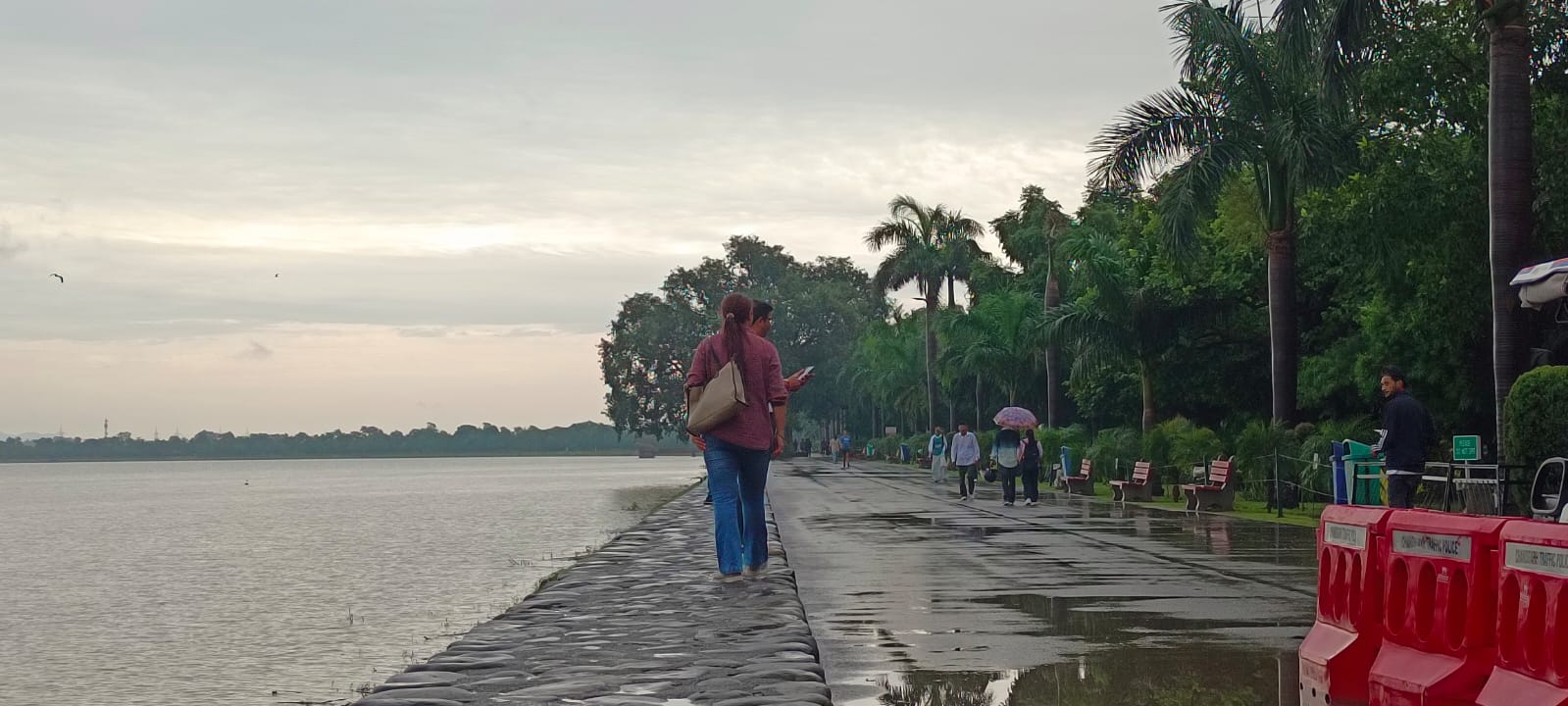 हिमाचल में बर्फबारी से चंडीगढ़ में सर्दी का एहसास:  सुखना लेक पर गर्म कपड़ों में नजर आए लोग, तापमान 9 डिग्री तक कम हुआ – Chandigarh News