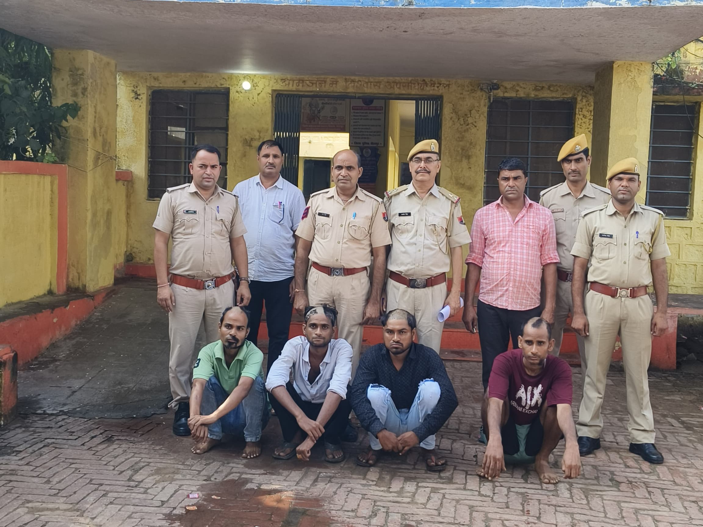 पुलिस ने हमला करने वाले 4 आरोपियों को गिरफ्तार किया है।