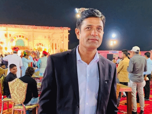 बिजनेसमैन रमेश रुलानिया कुचामन में एक बाइक शोरूम और होटल के मालिक थे।