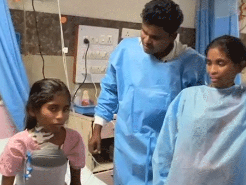 छत्तीसगढ़ के बीजापुर की 11 साल की बच्ची के दिल में छेद हो गया था, जिसे गांववाले और पुलिसकर्मियों ने मिलकर मदद की और फ्री में इलाज कराया। - Dainik Bhaskar