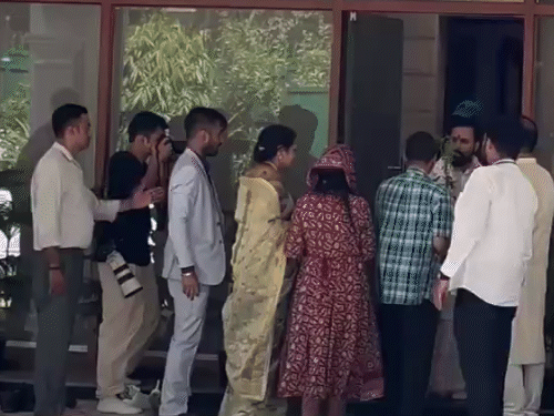 केजरीवाल परिवार के साथ पूजा के बाद AAP के राज्यसभा सांसद के बंगले में शिफ्ट हुए थे।