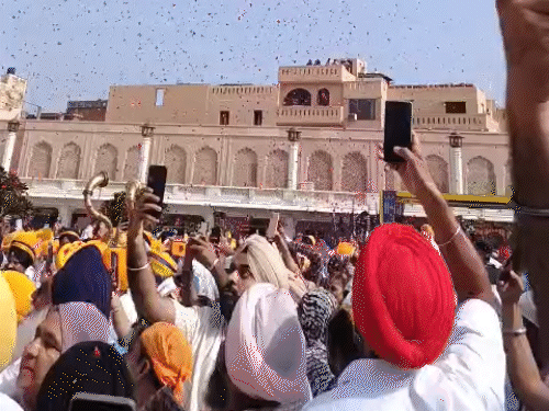 The city kirtan was welcomed with the fireworks of flowers.