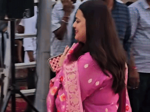 बाड़मेर कलेक्टर टीना डाबी ने नवो बाड़मेर अभियान के तहत सफाई कराई थी। अब बाड़मेर में कई जगह गंदगी के ढेर लगे हैं।