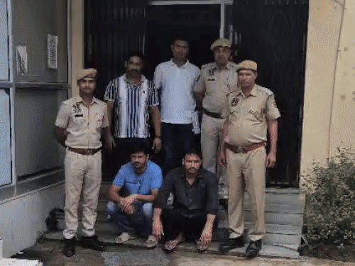 बिंदायका थाना पुलिस की गिरफ्त में दोनों आरोपी।