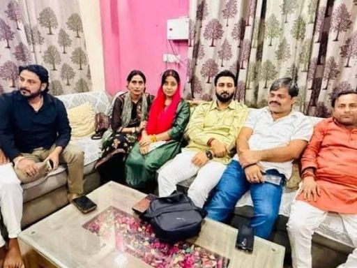 लखनऊ में करणी सेना के वीर प्रताप सिंह ने ज्योति सिंह से मुलाकात की।
