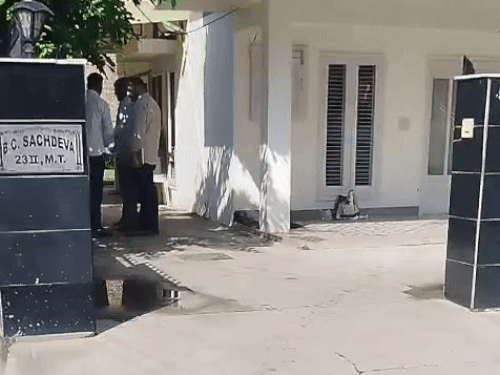 मॉडल टाउन स्थित वह घर, जहां रमन उर्फ राधिका का मर्डर हुआ।