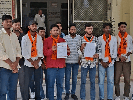 ABVP कार्यकर्ताओं का कहना है कि जल्द से जल्द एक्शन नहीं होता तो आमरण अनशन और भूख हड़ताल करेंगे।