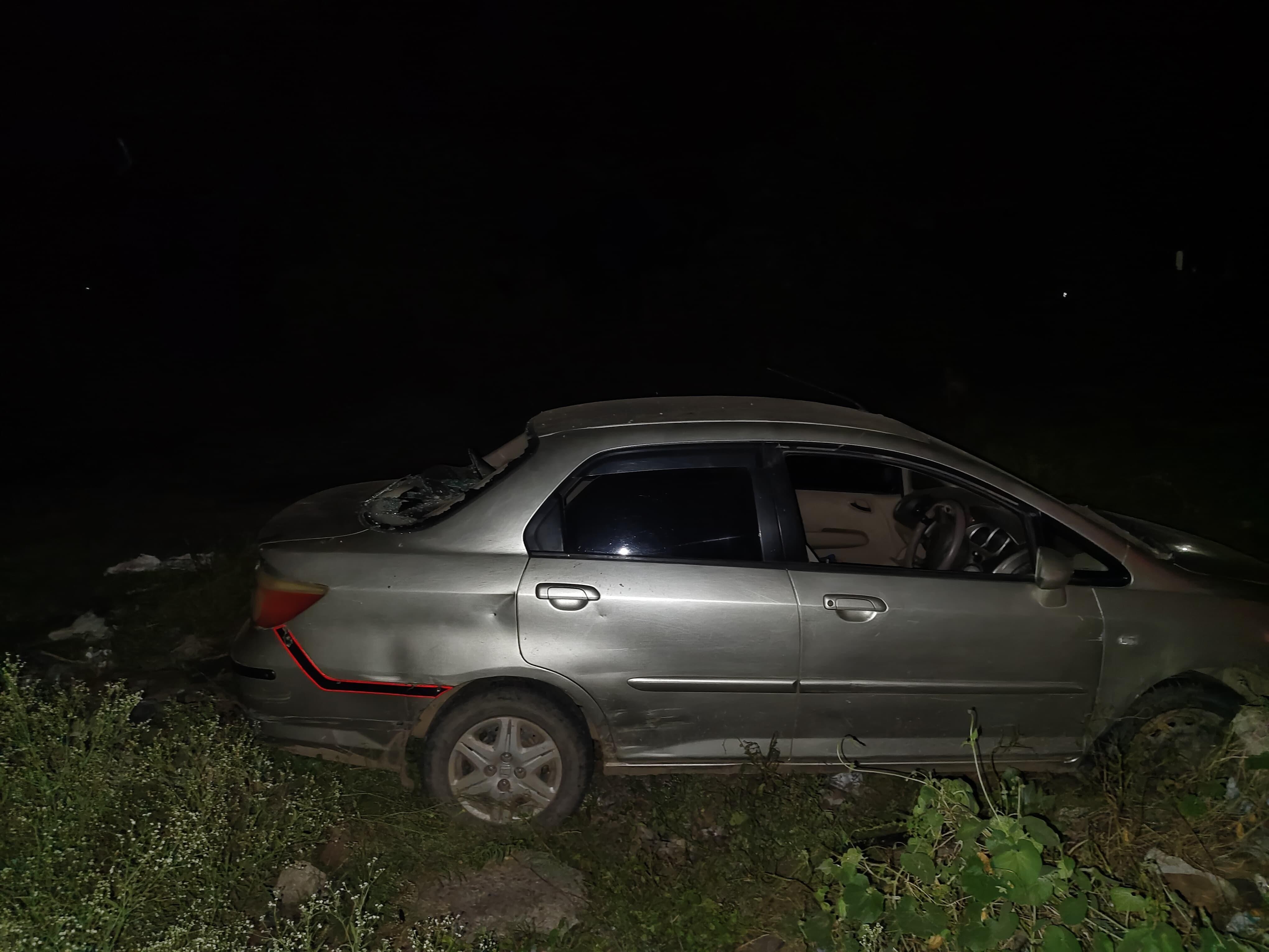 आरोपियों से वारदात में काम में लिए जाने वाली कार जब्त।