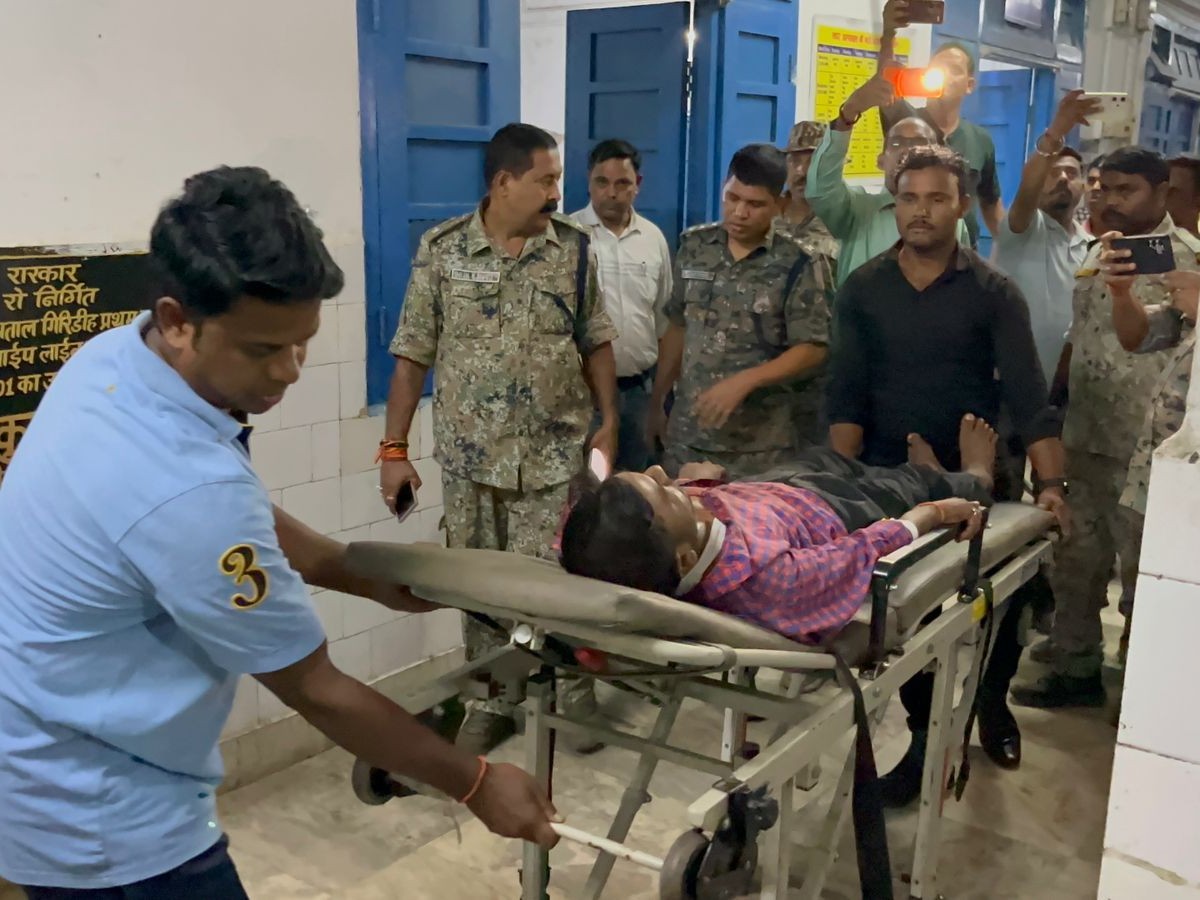 गिरिडीह से बेहतर इलाज के लिए उसे धनबाद रेफर कर दिया गया।