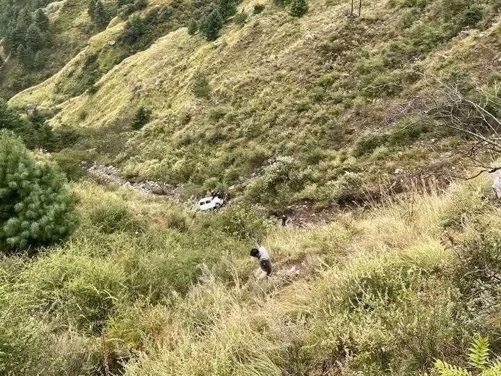 शिमला में खाई में गिरी बोलेरो, 2 की मौत:  एक व्यक्ति घायल, सड़क से 300 फीट नीचे गिरी गाड़ी – Shimla News