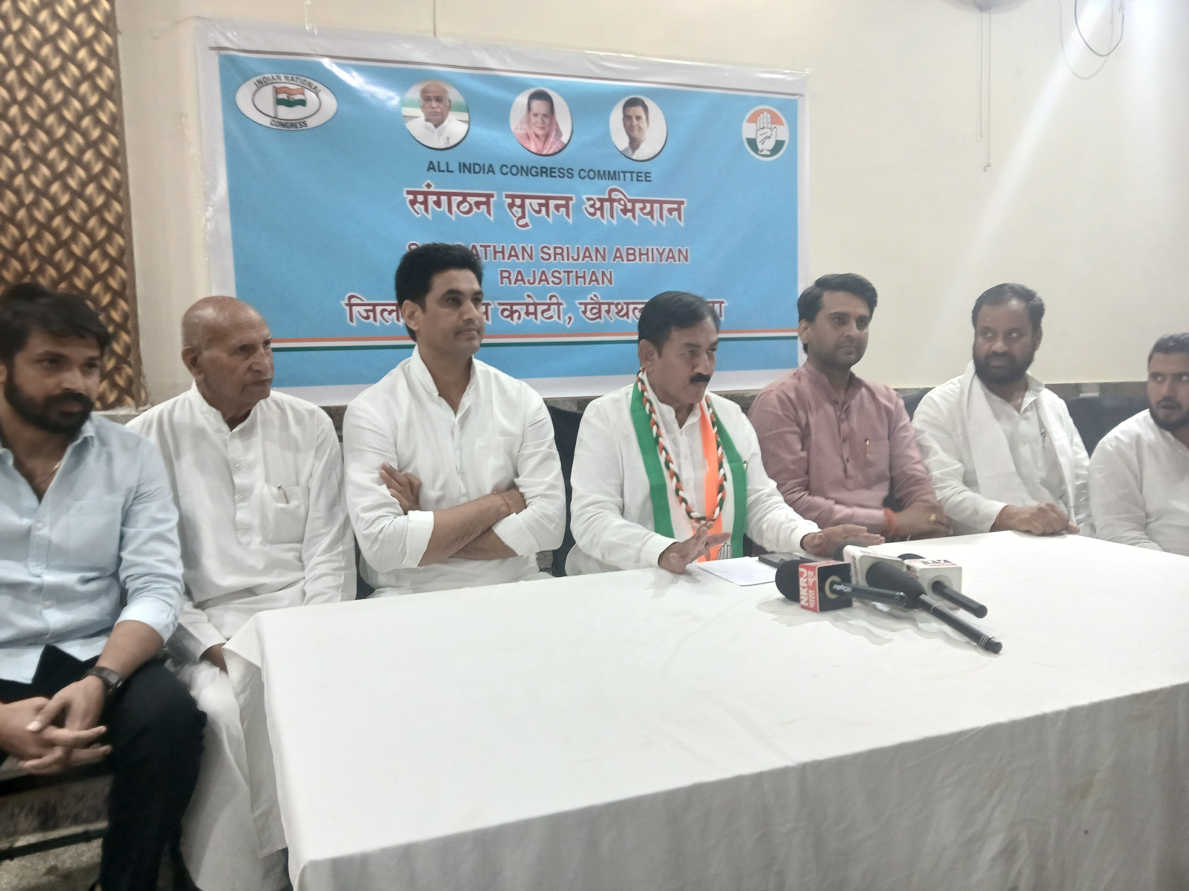 इस मौके पर किशनगढ़ विधायक विकास चौधरी, किशनगढ़बास विधायक दीपचंद खैरिया, मुंडावर विधायक ललित यादव, कांग्रेस नेता इमरान खान, राजस्थान उद्योग एवं व्यापार प्रकोष्ठ के अध्यक्ष मुकुल गोयल, पीसीसी सचिव राहुल भाकर, प्रदेश कांग्रेस कमेटी के सचिव अजीत यादव और कई वरिष्ठ पदाधिकारी उपस्थित रहे।