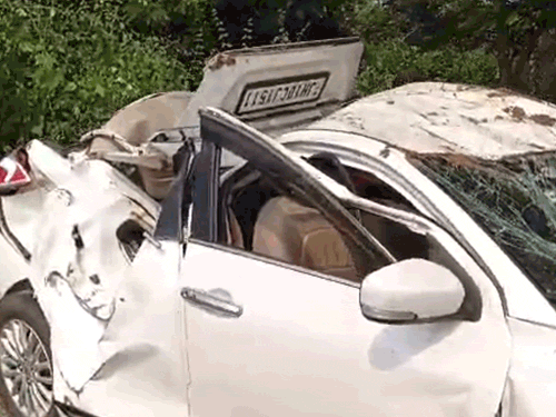 महासमुंद में पलटी कार…परिवार के 3 लोगों की मौत:  मां और बेटा-बेटी ने तोड़ा दम, पिता-ड्राइवर की हालत नाजुक, महाराष्ट्र से झारखंड लौटते समय हादसा – Chhattisgarh News