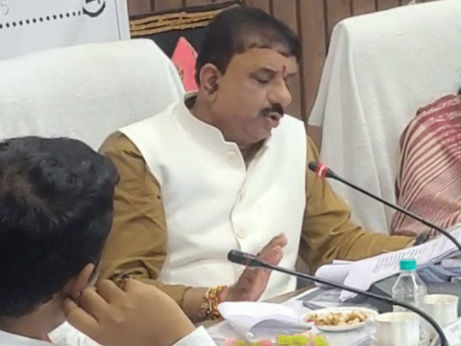 सांसद आलोक शर्मा बड़ा तालाब के अतिक्रमण और मास्टर प्लान बनाने की बात कह चुके हैं।