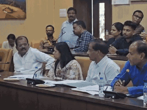 डिप्टी सीएम राजेन्द्र शुक्ल ने छिंदवाड़ा में बैठक ली।