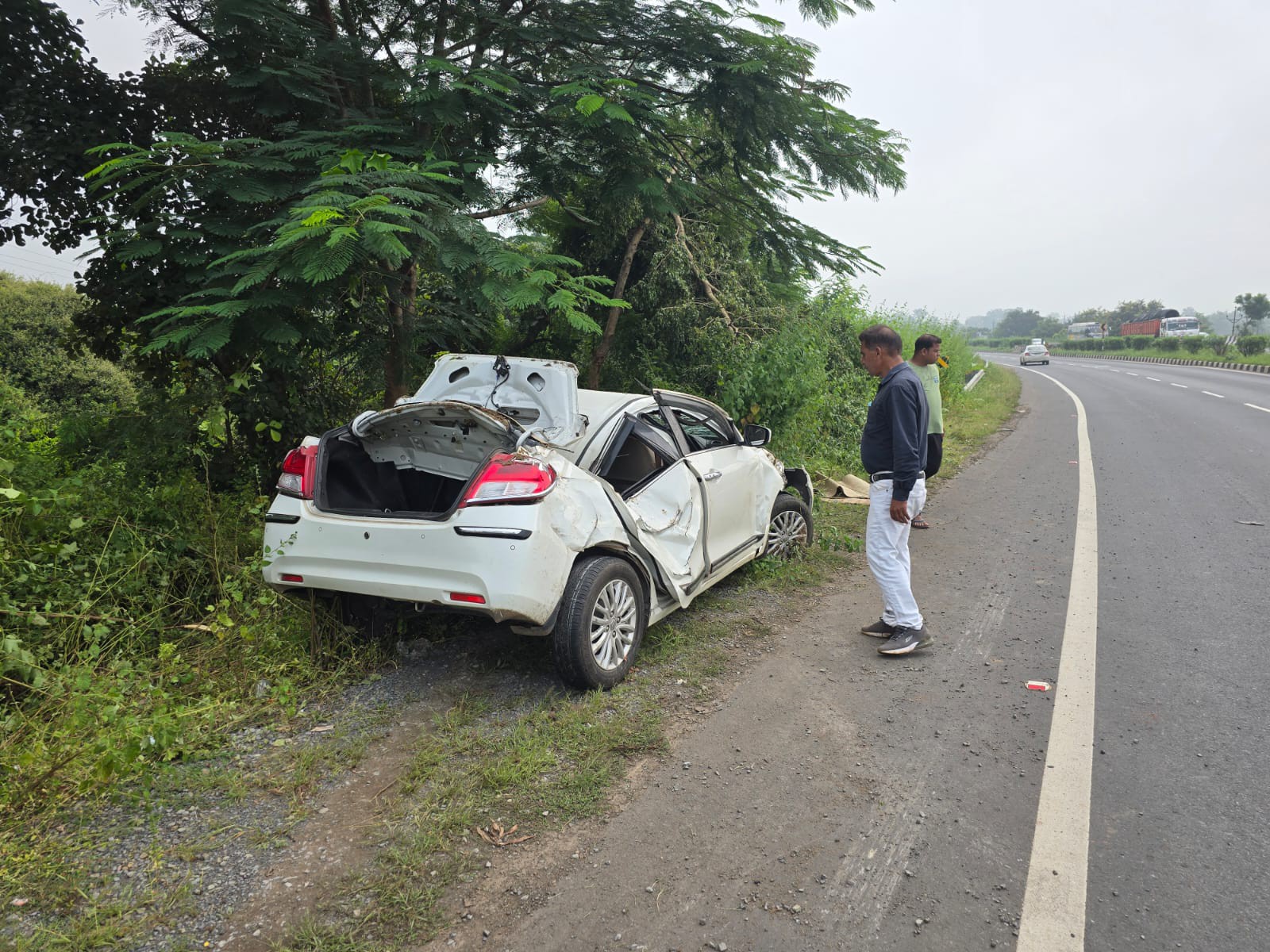 चंद्रपुर से मृतक लौट रहे परिवार की कार हुई दुर्घटना का शिकार।