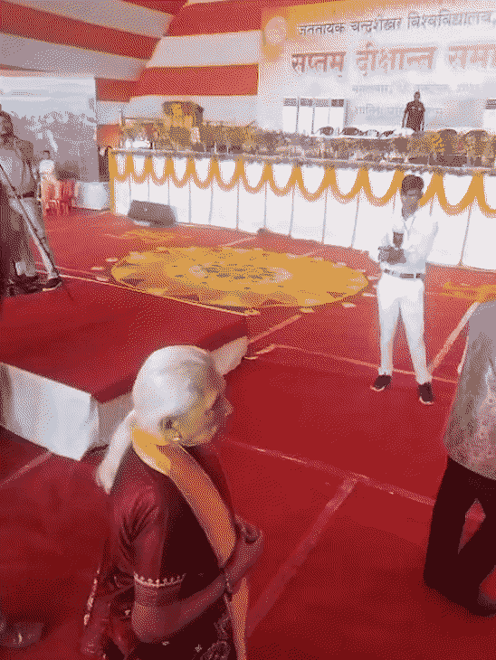 Governor Anandi Ben Patel reached the stage of the 7th convocation of Jananayak Chandrashekhar University via Red Carpet.