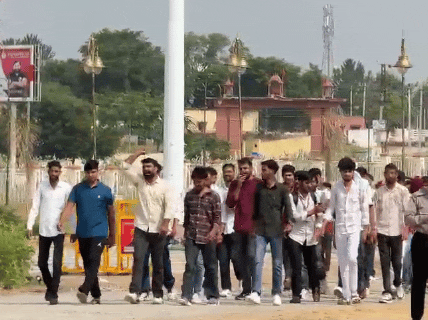 SFI कार्यकर्ताओं का कहना है कि जबतक सभी मांगों पर सहमति नहीं होती तब धरना लगातार जारी रहेगा।