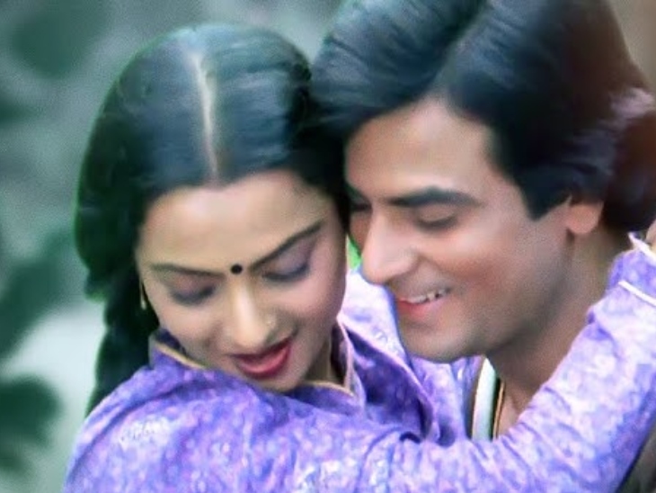रेखा और जितेंद्र ने ‘एक बेचारा’, ‘मांग भरो सजना’ और ‘जुदाई’ जैसी फिल्मों में साथ काम किया है।