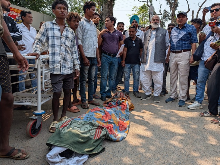 कांग्रेसियों ने शव रखकर किया था प्रदर्शन