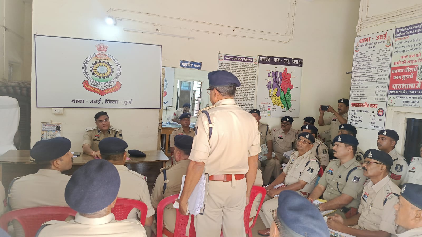 एसएसपी ने पाटन अनुविभाग के पुलिस अफसरों से की बात।