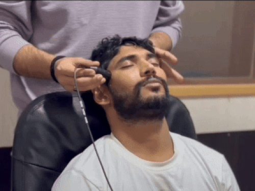 संदीप के दिमाग की जांच करते वैज्ञानिक।