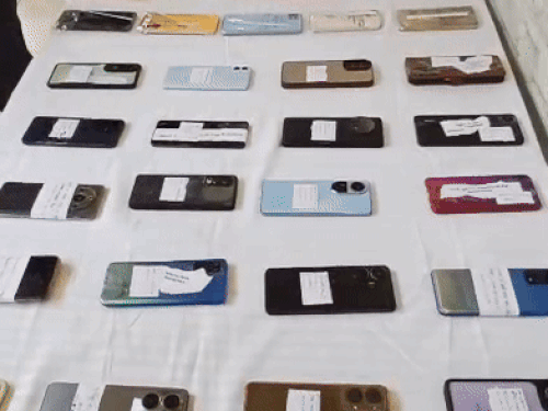 बरामद किए गए फोनों में तीन से चार साल पुराने फोन भी शामिल रहे।