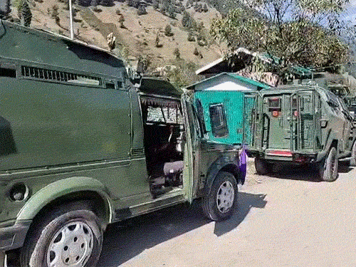 Two soldiers had gone missing during the search operation conducted against terrorists on Monday. - Dainik Bhaskar