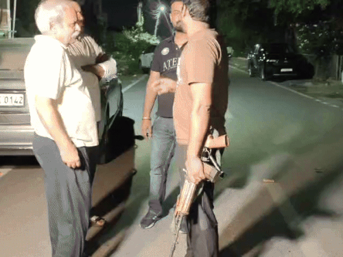 सूचना के बाद रात को मौके पर पहुंची पुलिस की सीआईए टीम।