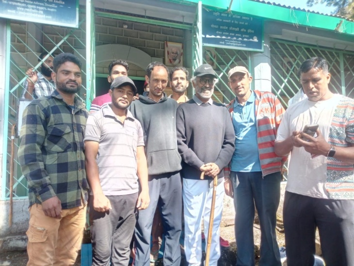 Local people welcomed Rajinikanth.