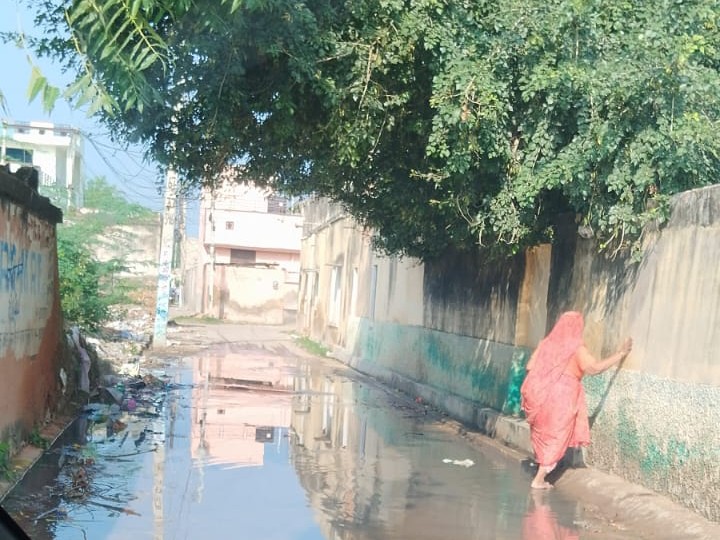 जलभराव ने मच्छरों को न्योता देकर समस्या को और बढ़ा दिया है।