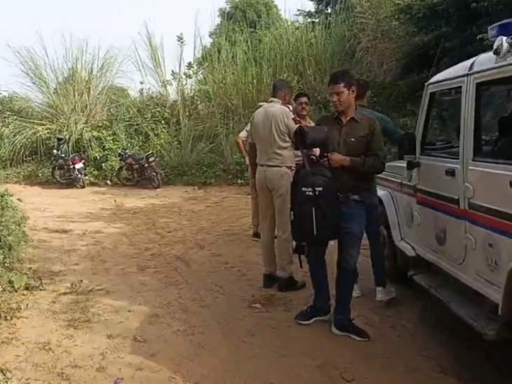 सूचना पर पुलिस मौके पर पहुंची और घायल महिला को लाकर अस्पताल में भर्ती कराया।