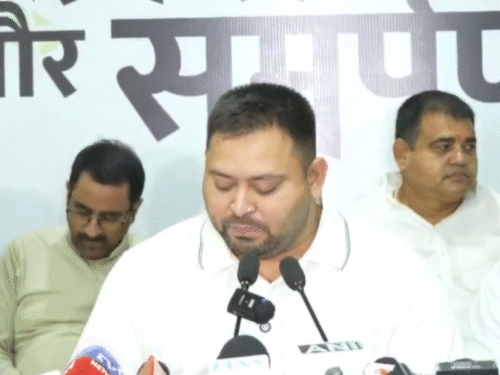 Tejashwi Yadav Government Job Promise Update; RJD Manifesto | Election 2025  | तेजस्वी बोले- हर परिवार को सरकारी नौकरी देंगे: सरकार बनने के 20 दिन में लाएंगे  कानून, 20 महीने में सभी