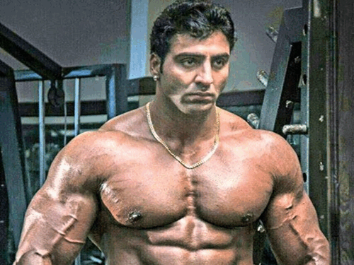 वरिंदर सिंह घुम्मन और उनकी सलमान खान के साथ फोटो। - Dainik Bhaskar