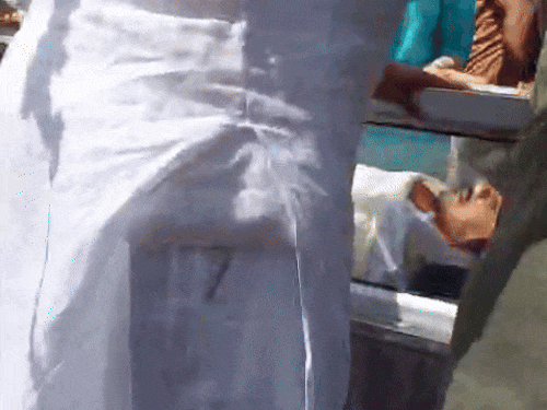 पंजाबी सिंगर राजवीर जवंदा की पार्थिव देह को थोड़ी देर में श्मशान ले जाया जाएगा। - Dainik Bhaskar