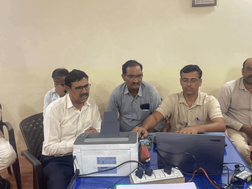 नगर पालिका के तकनीकी विशेषज्ञ ने मांगे 10 हजार रुपए, जेब में रखते ही टीम ने पकड़ा