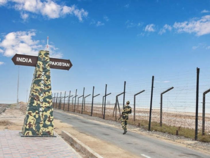 गुजरात के कच्छ में भारत-पाकिस्तान बॉर्डर की तस्वीर।