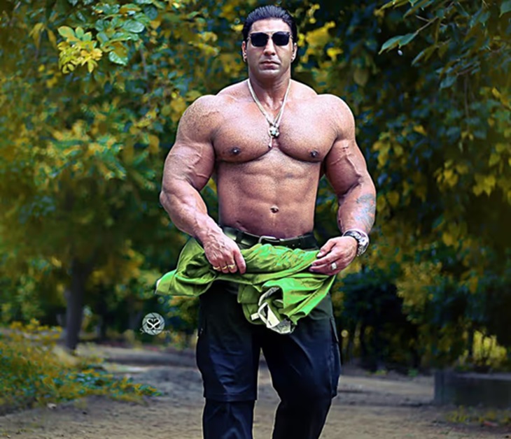 वरिंदर सिंह घुम्मन प्रोफेशनल बॉडी बिल्डर थे।