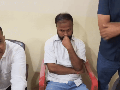 प्रधानमंत्री आवास योजना में मांगी रिश्वत,एसीबी ने किया गिरफ्तार