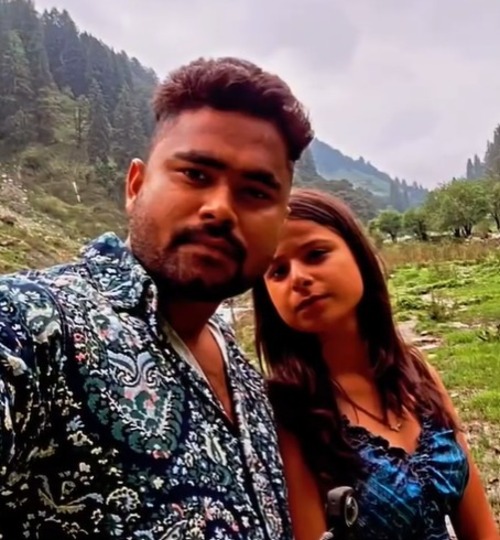 Shubham had gone to a tourist place with his wife.