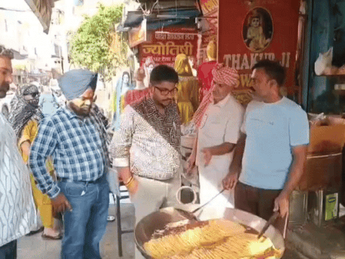 अमृतसर में दिवाली से पहले मिठाई दुकानों पर छापेमारी:  165 किलो नकली खोया जब्त, फूड सेफ्टी विभाग ने खाने-पीने के सामान के लिए सैंपल – Amritsar News