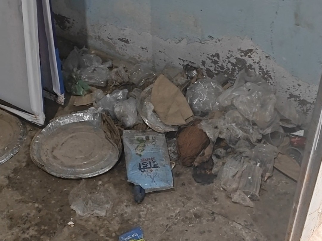 शराबी रात के समय करते हैं नशा।