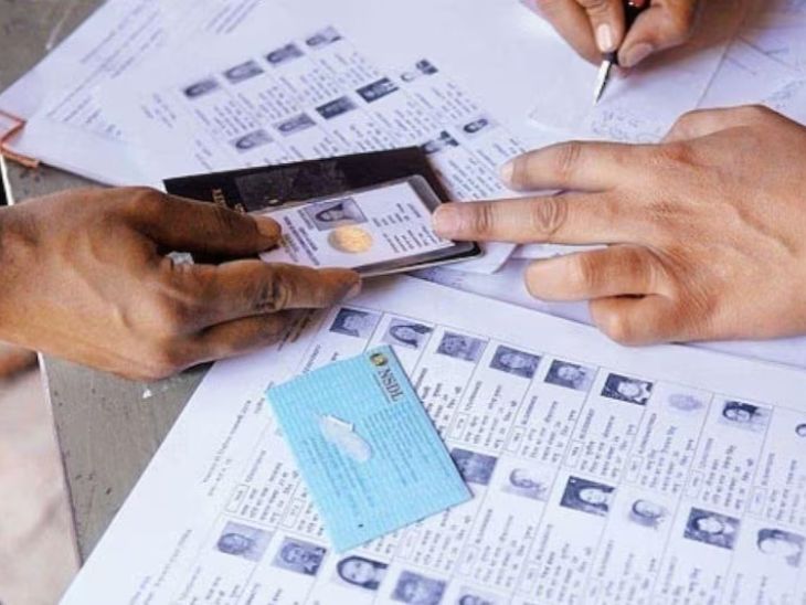The Election Commission had done the voter list verification in Bihar between June 25 and July 26. About 3 crore voters were examined in this. - Dainik Bhaskar