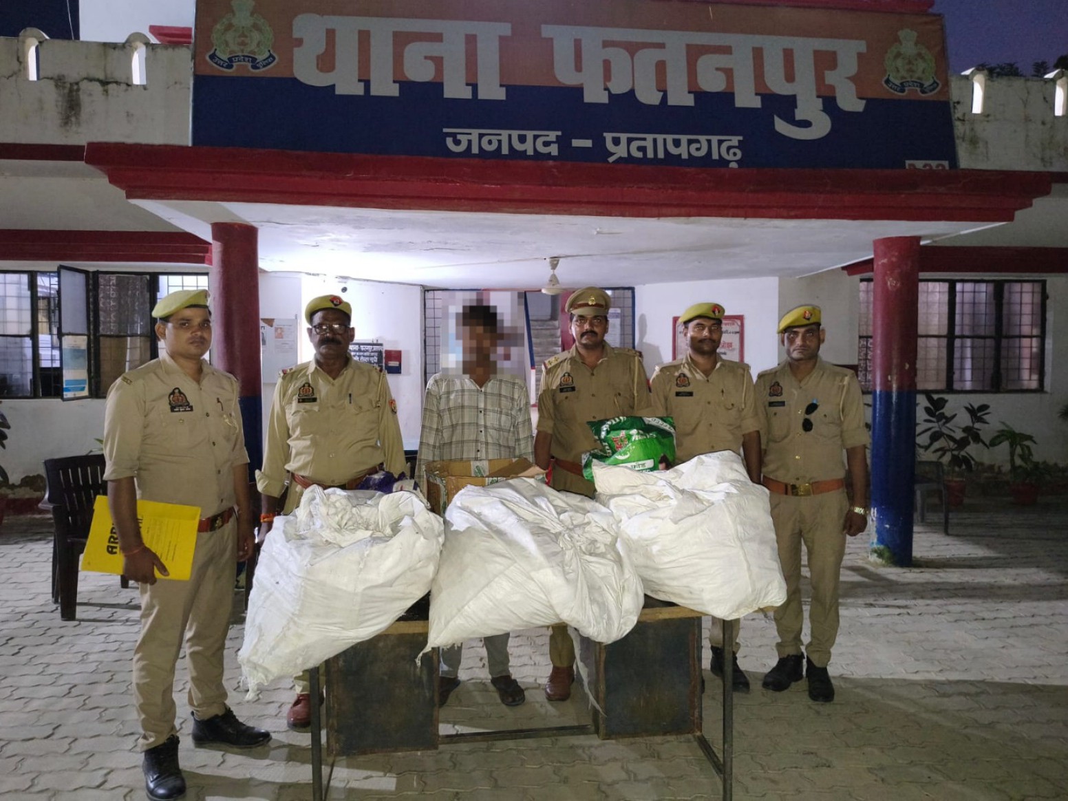 Fatmat Police Fatanpur police confiscated illegal firecrackers