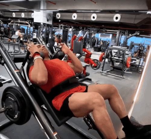 Varinder Ghuman's weight was around 140 kg.