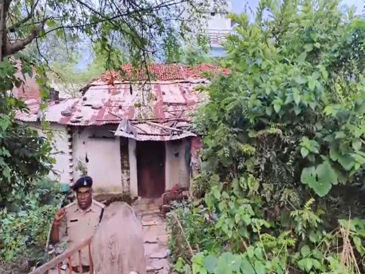 महिला कोटवार देवबती महार का घर, जहां उसकी हत्या हुई थी।