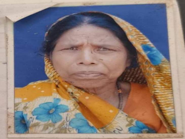 कोटवार देवबती महार का शव उसके घर में संदिग्ध हालात में मिला था।