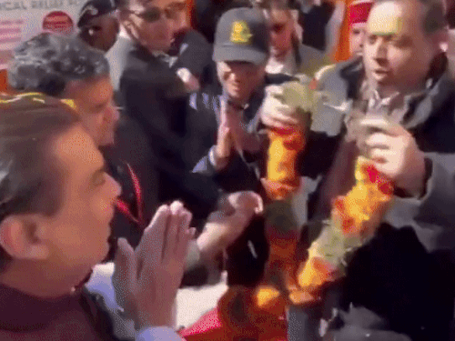 बद्रीनाथ-केदारनाथला पोहोचले मुकेश अंबानी: हर हर महादेवच्या घोषणा देण्यात आल्या, मंदिर समितीला 5 कोटी रुपये देणगी दिली बद्रीनाथ-केदारनाथला पोहोचले मुकेश अंबानी: हर हर महादेवच्या घोषणा देण्यात आल्या, मंदिर समितीला 5 कोटी रुपये देणगी दिली